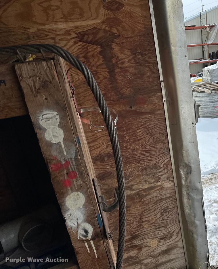 image for item LR9292 2000 Wells Cargo Inc enclosed cargo trailer