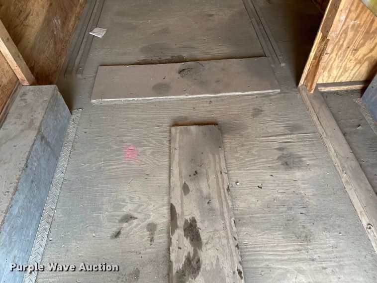 image for item LR9292 2000 Wells Cargo Inc enclosed cargo trailer