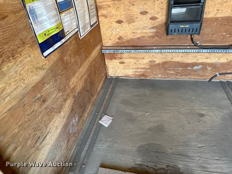 image for item LR9292 2000 Wells Cargo Inc enclosed cargo trailer