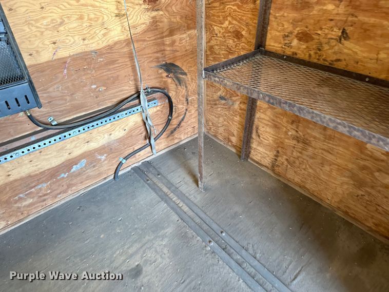 image for item LR9292 2000 Wells Cargo Inc enclosed cargo trailer