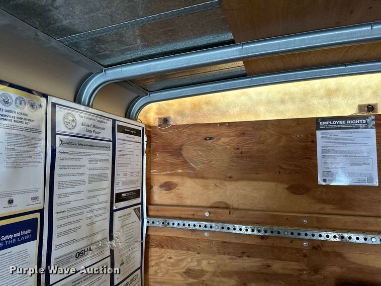 image for item LR9292 2000 Wells Cargo Inc enclosed cargo trailer