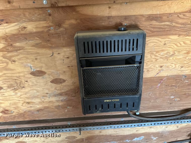 image for item LR9292 2000 Wells Cargo Inc enclosed cargo trailer