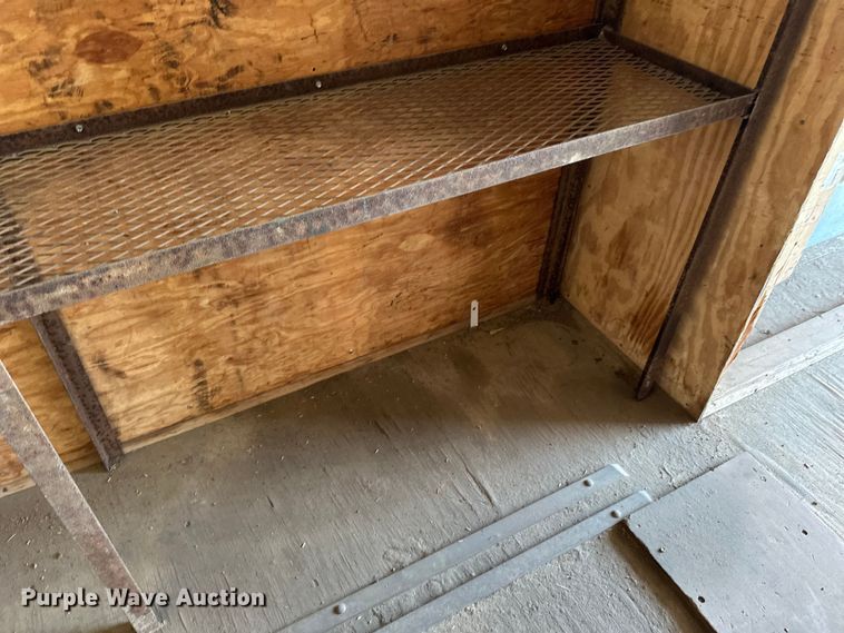 image for item LR9292 2000 Wells Cargo Inc enclosed cargo trailer