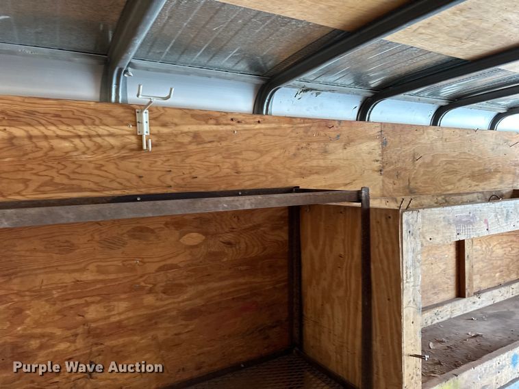 image for item LR9292 2000 Wells Cargo Inc enclosed cargo trailer