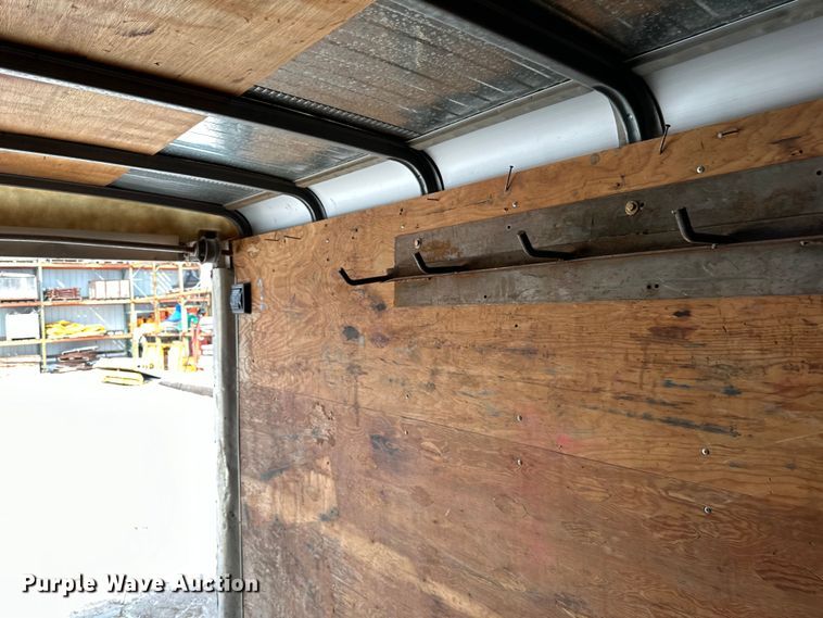 image for item LR9292 2000 Wells Cargo Inc enclosed cargo trailer