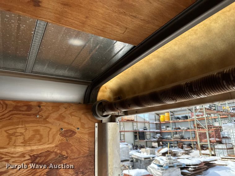 image for item LR9292 2000 Wells Cargo Inc enclosed cargo trailer