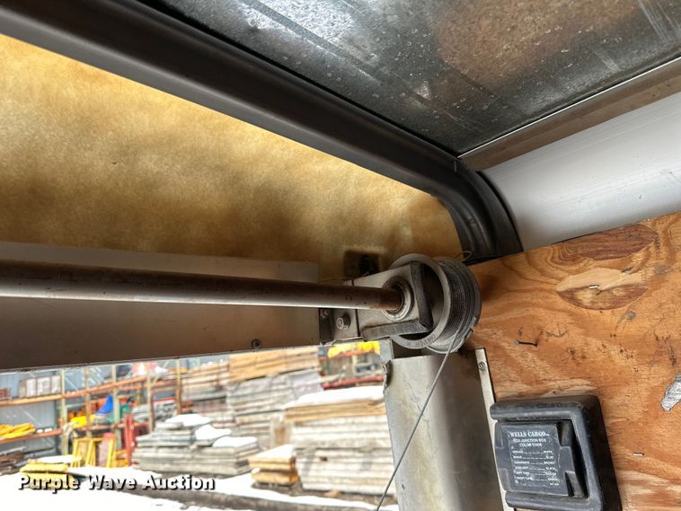 image for item LR9292 2000 Wells Cargo Inc enclosed cargo trailer