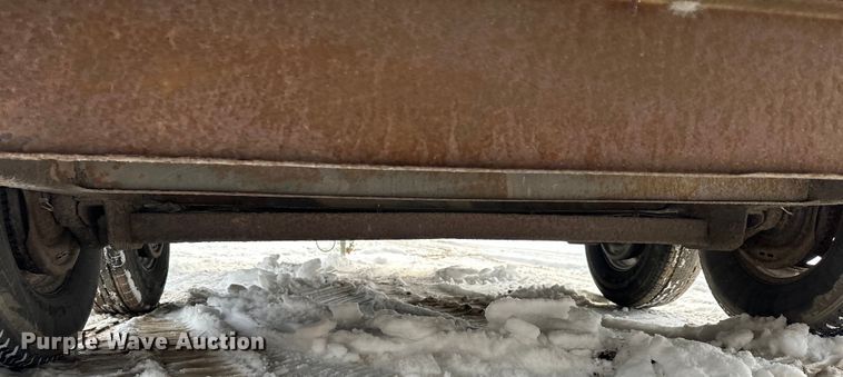 image for item LR9292 2000 Wells Cargo Inc enclosed cargo trailer