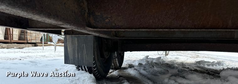 image for item LR9292 2000 Wells Cargo Inc enclosed cargo trailer