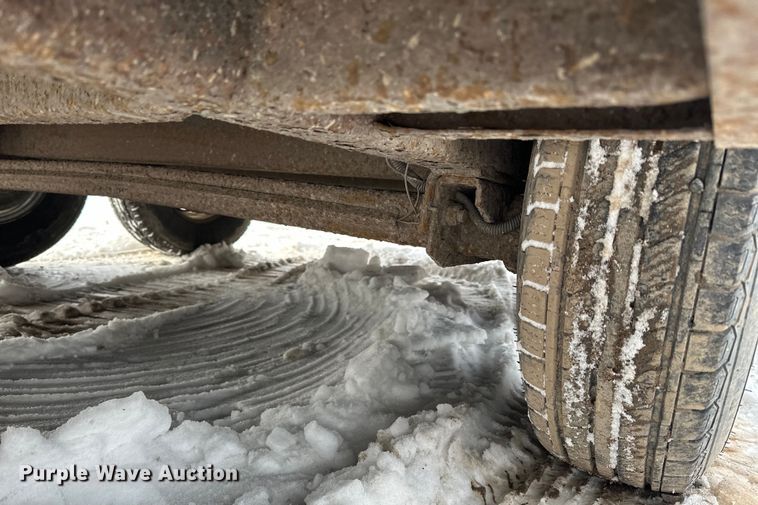 image for item LR9292 2000 Wells Cargo Inc enclosed cargo trailer