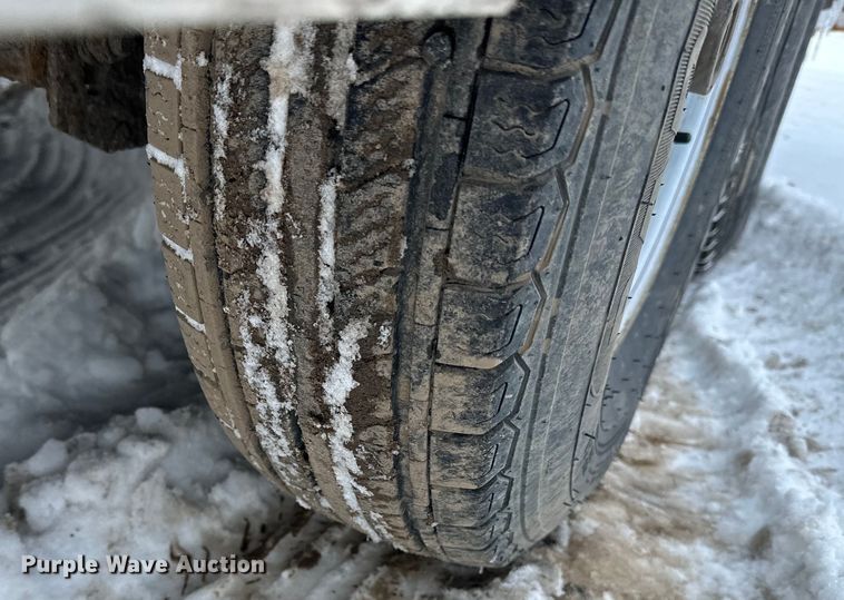 image for item LR9292 2000 Wells Cargo Inc enclosed cargo trailer