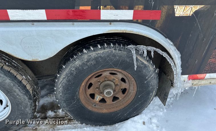 image for item LR9292 2000 Wells Cargo Inc enclosed cargo trailer