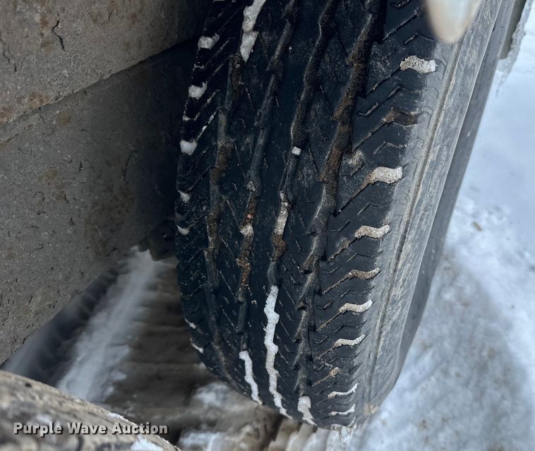 image for item LR9292 2000 Wells Cargo Inc enclosed cargo trailer