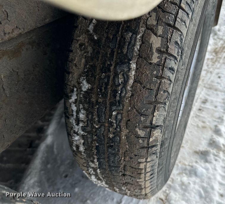 image for item LR9292 2000 Wells Cargo Inc enclosed cargo trailer