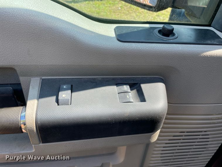 image for item LV9879 2008 Ford  F250 Super Duty XL pickup truck