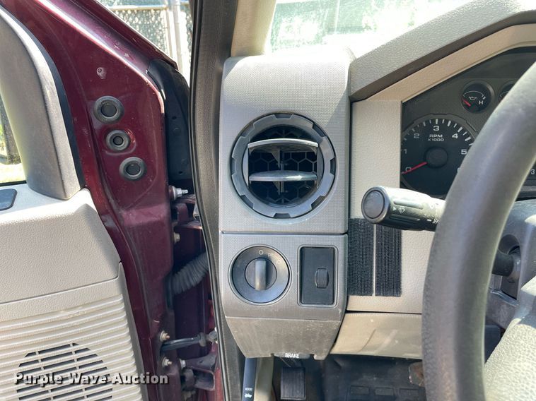 image for item LV9879 2008 Ford  F250 Super Duty XL pickup truck