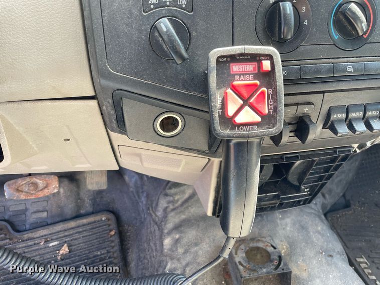 image for item LV9879 2008 Ford  F250 Super Duty XL pickup truck