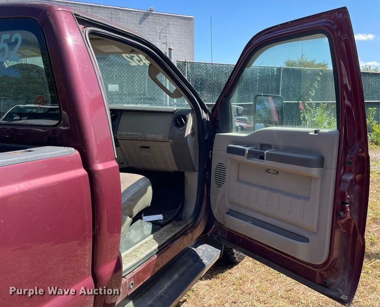 image for item LV9879 2008 Ford  F250 Super Duty XL pickup truck