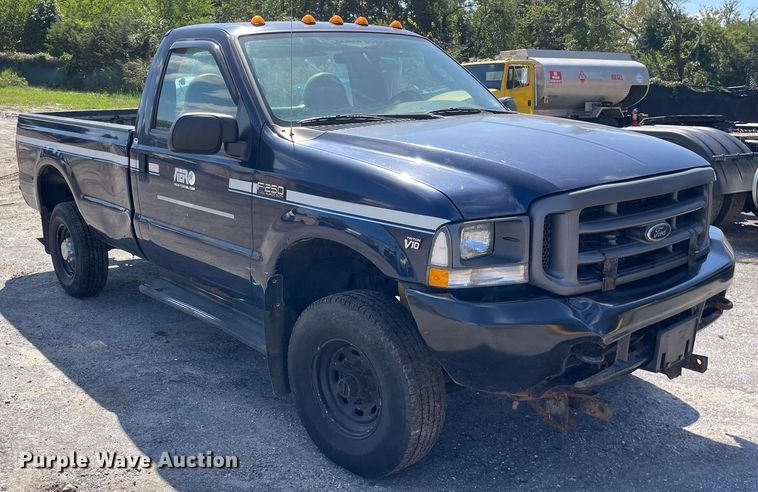 image for item LV9882 2004 Ford  F250 Super Duty XL pickup truck
