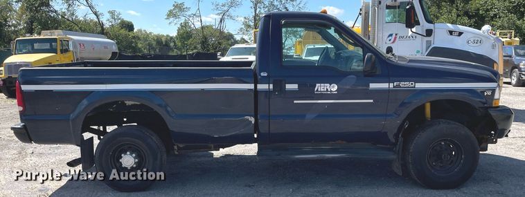 image for item LV9882 2004 Ford  F250 Super Duty XL pickup truck