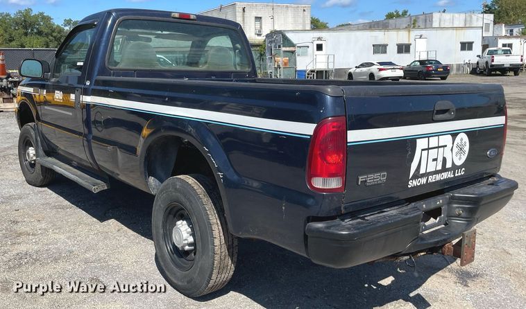 image for item LV9882 2004 Ford  F250 Super Duty XL pickup truck