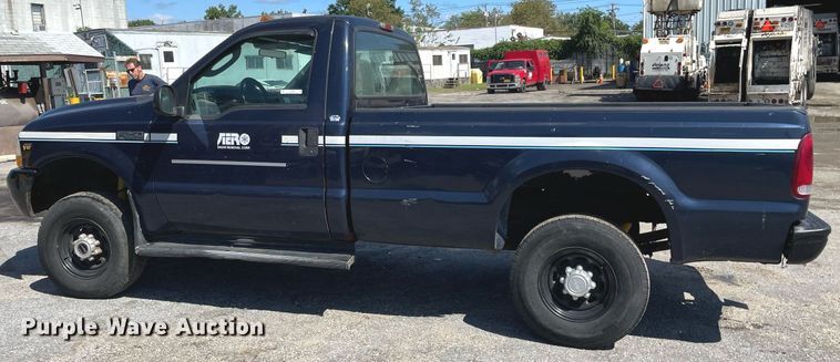 image for item LV9882 2004 Ford  F250 Super Duty XL pickup truck