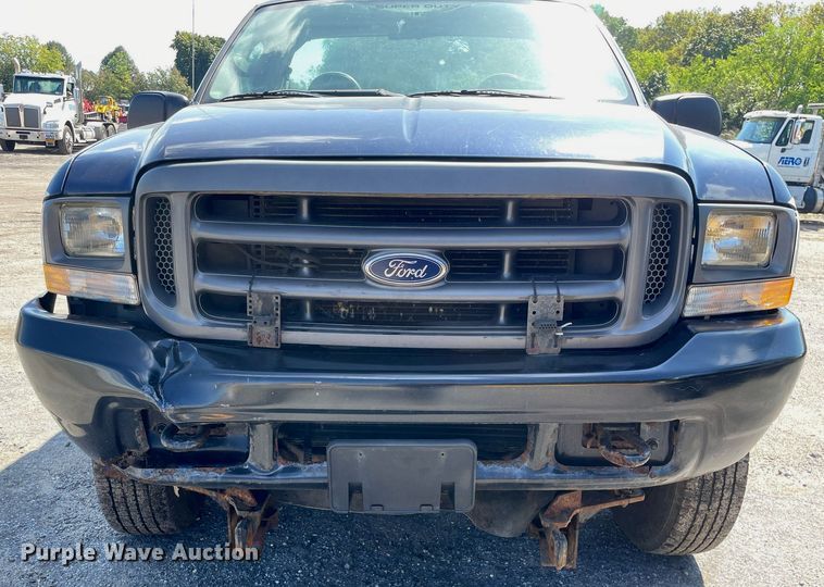 image for item LV9882 2004 Ford  F250 Super Duty XL pickup truck