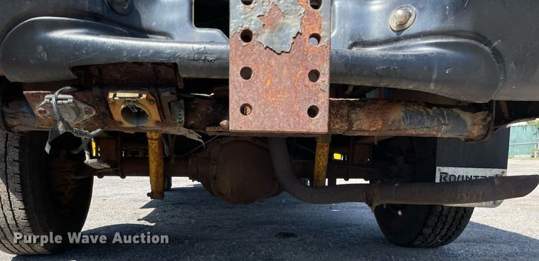 image for item LV9882 2004 Ford  F250 Super Duty XL pickup truck