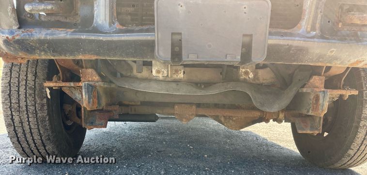 image for item LV9882 2004 Ford  F250 Super Duty XL pickup truck