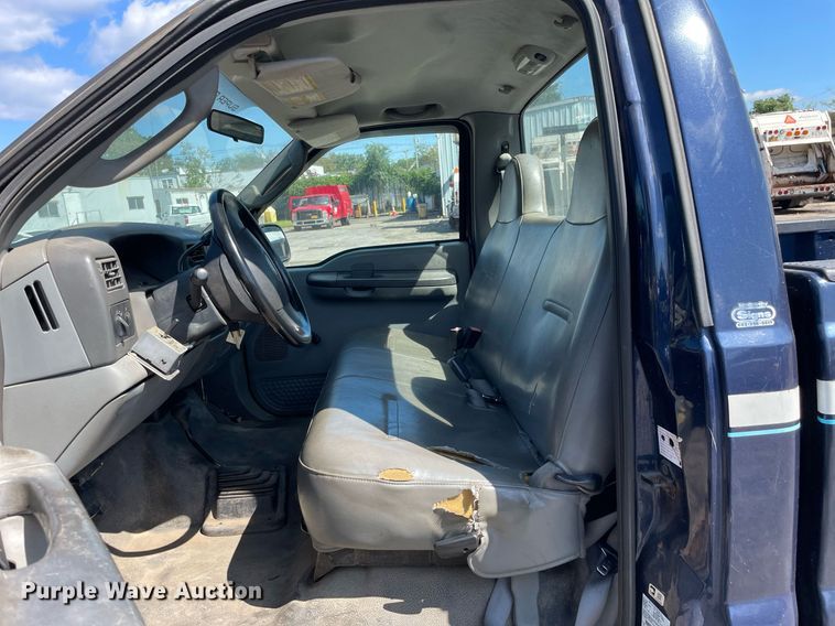 image for item LV9882 2004 Ford  F250 Super Duty XL pickup truck