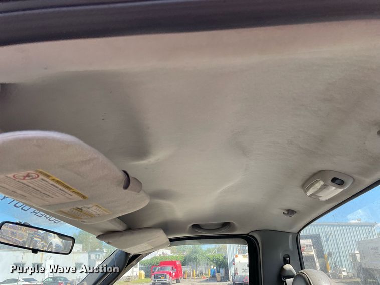 image for item LV9882 2004 Ford  F250 Super Duty XL pickup truck