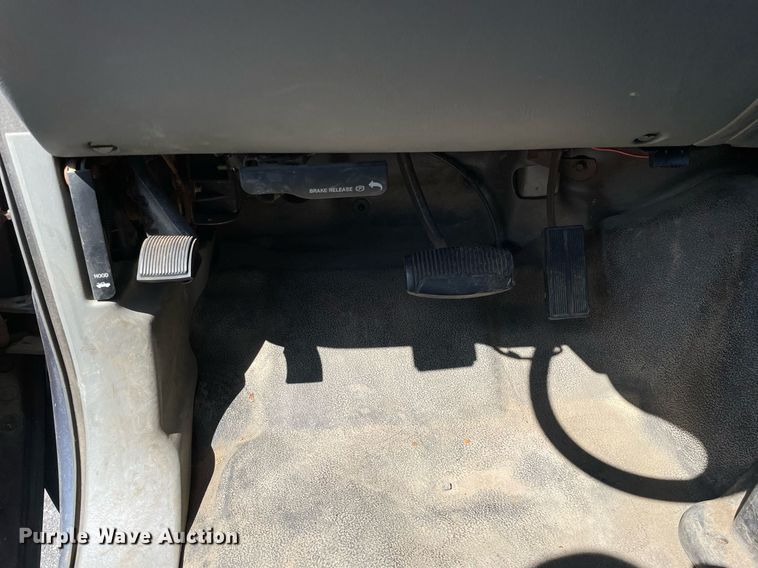 image for item LV9882 2004 Ford  F250 Super Duty XL pickup truck