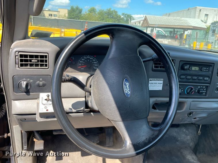 image for item LV9882 2004 Ford  F250 Super Duty XL pickup truck