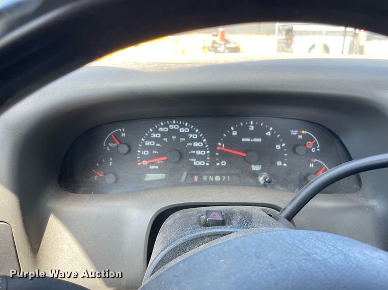 image for item LV9882 2004 Ford  F250 Super Duty XL pickup truck