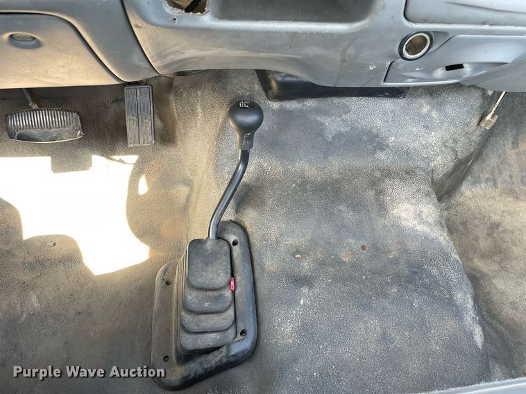 image for item LV9882 2004 Ford  F250 Super Duty XL pickup truck