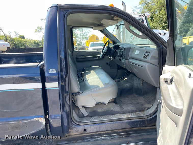 image for item LV9882 2004 Ford  F250 Super Duty XL pickup truck