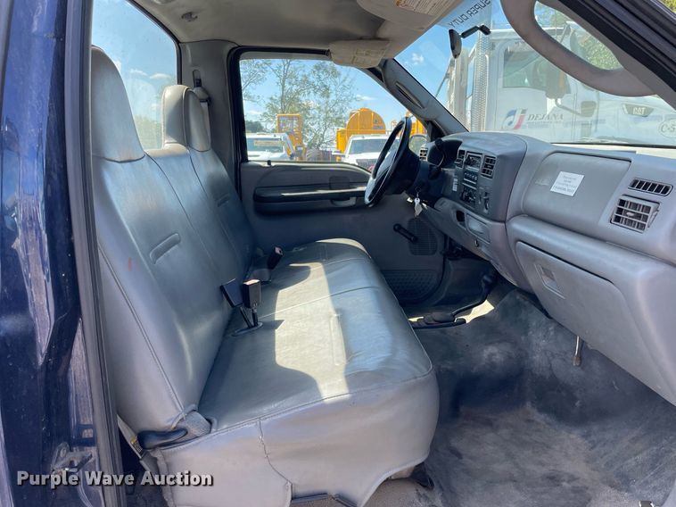 image for item LV9882 2004 Ford  F250 Super Duty XL pickup truck