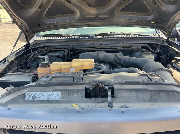 image for item LV9882 2004 Ford  F250 Super Duty XL pickup truck