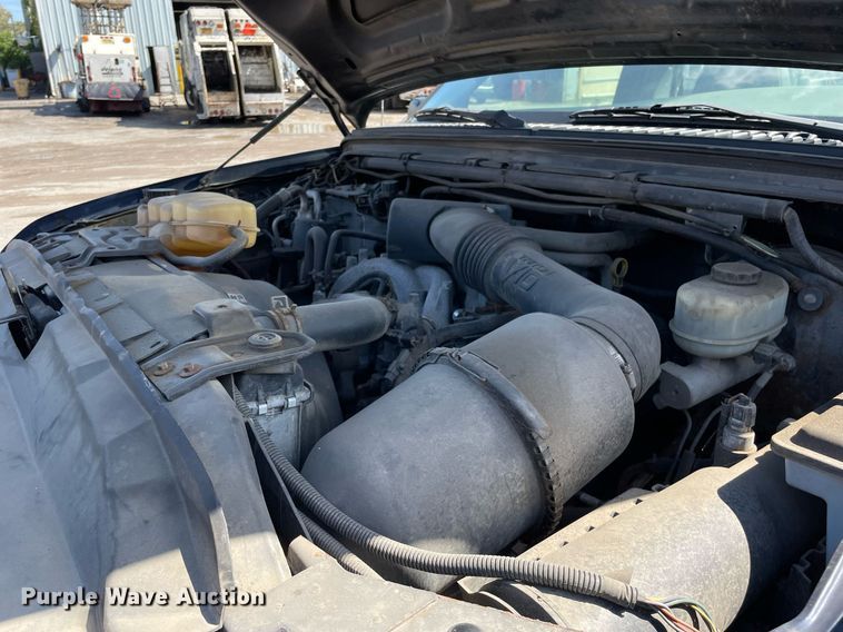 image for item LV9882 2004 Ford  F250 Super Duty XL pickup truck