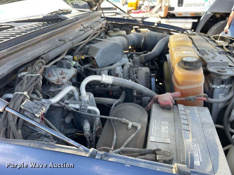 image for item LV9882 2004 Ford  F250 Super Duty XL pickup truck