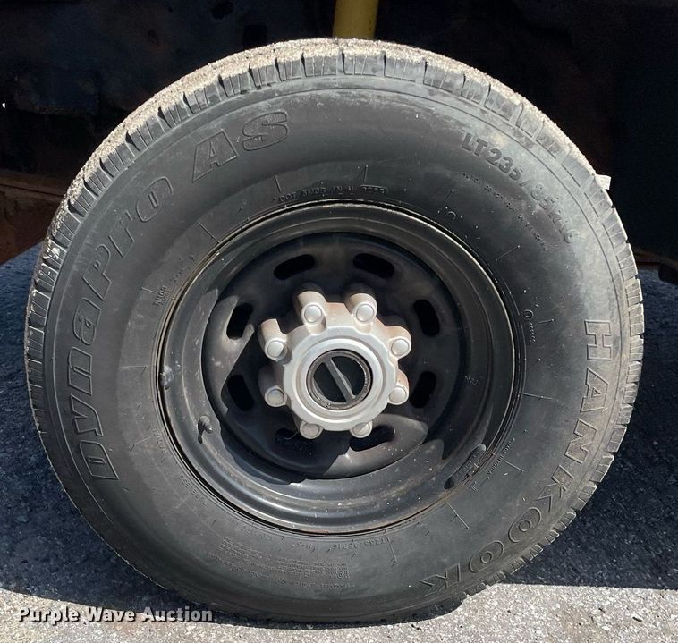 image for item LV9882 2004 Ford  F250 Super Duty XL pickup truck