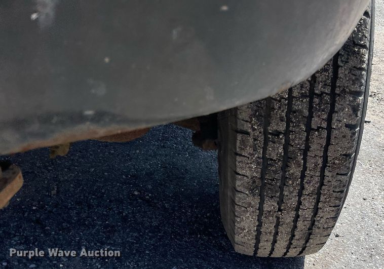 image for item LV9882 2004 Ford  F250 Super Duty XL pickup truck