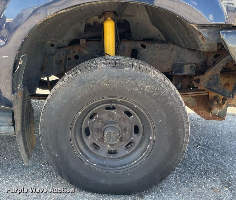 image for item LV9882 2004 Ford  F250 Super Duty XL pickup truck