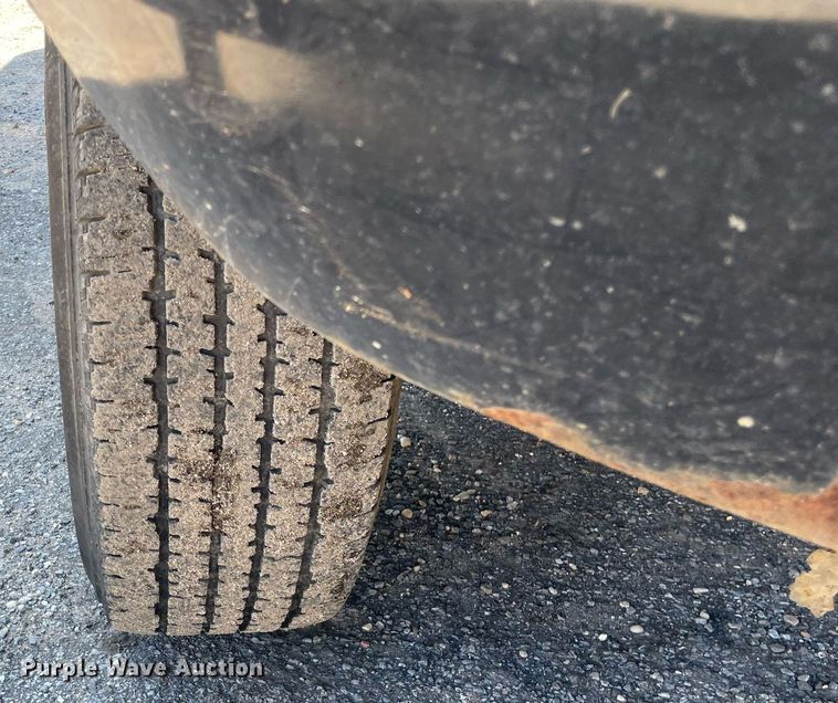 image for item LV9882 2004 Ford  F250 Super Duty XL pickup truck