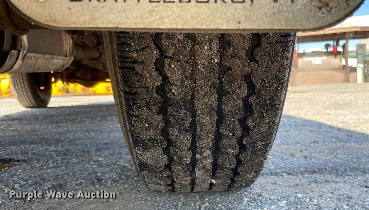 image for item LV9882 2004 Ford  F250 Super Duty XL pickup truck