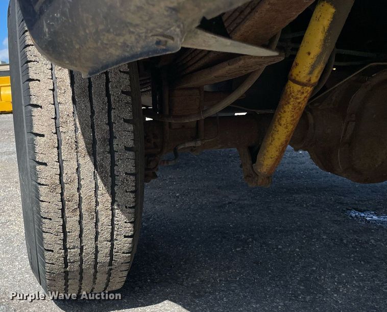 image for item LV9882 2004 Ford  F250 Super Duty XL pickup truck