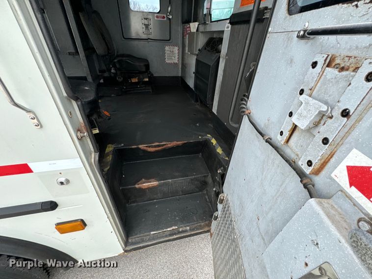 image for item MB9618 2010 International 4300 armored truck