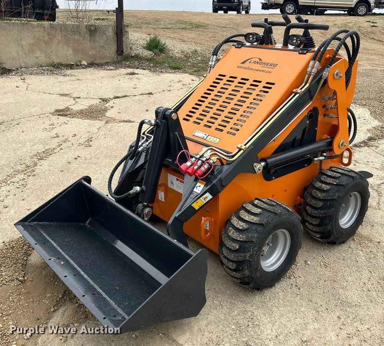 image for item MO9227 Landhero compact utility loader