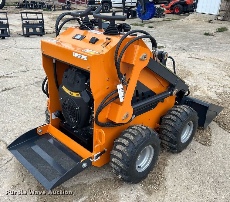 image for item MO9227 Landhero compact utility loader