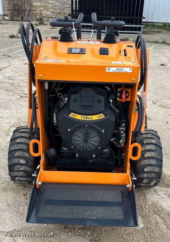 image for item MO9227 Landhero compact utility loader